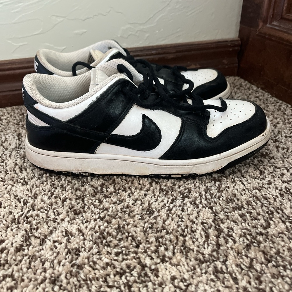 Nike Women’s Black and White Sneakers